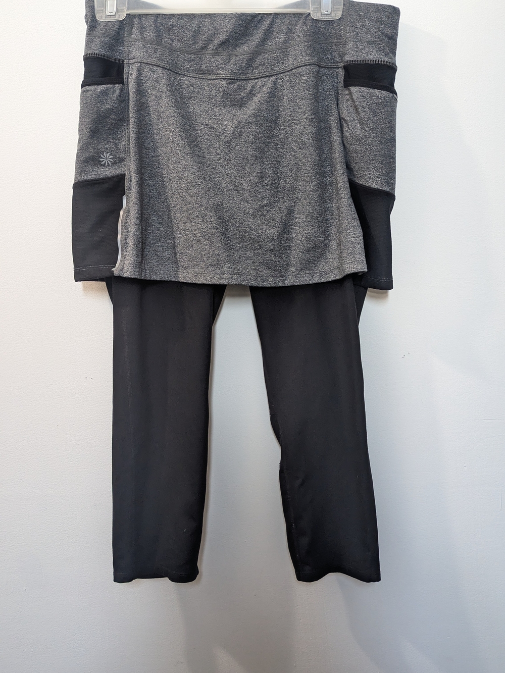 Athleta Gray Heathered Skirted Capri Pants Women's Large